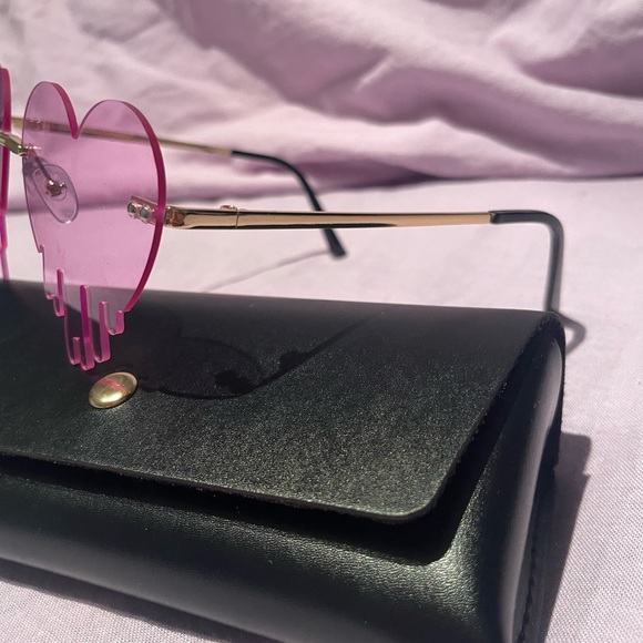 BNWT Melting Heart Rimless Sunglasses - Picture 2 of 4
